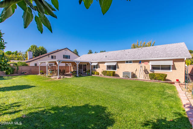 MLS 4962 Beech Ct Simi Valley i backyard