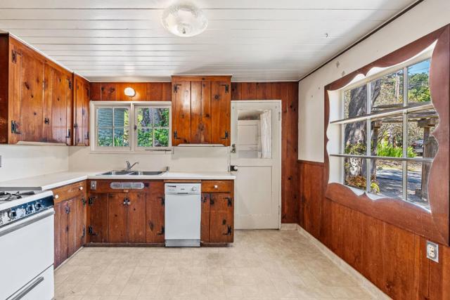 0 Santa Fe 6 SW of Ocean Avenue, Carmel CA: https://media.crmls.org/mediaz/8d940a18-90e5-4f58-aca1-1cc789543c5f.jpg