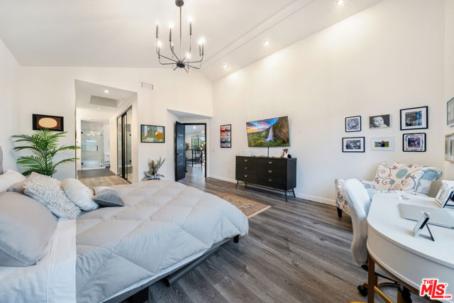 4392 Park Paloma, Calabasas CA: https://media.crmls.org/mediaz/8d942978-4954-4011-a1b8-d9d872c2d506.jpg