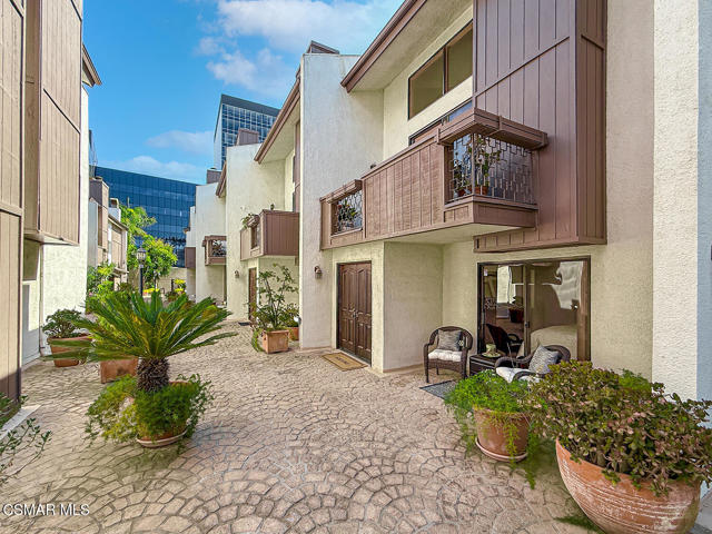 16030 Moorpark Street, Encino CA: https://media.crmls.org/mediaz/8d944371-2f29-45ff-9777-e0c66afbadaf.jpg
