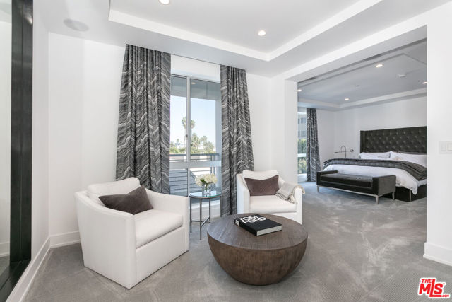 460 N Palm Drive, Beverly Hills CA: https://media.crmls.org/mediaz/8d946726-68ff-4e1e-9c11-b19d973a1bb7.jpg