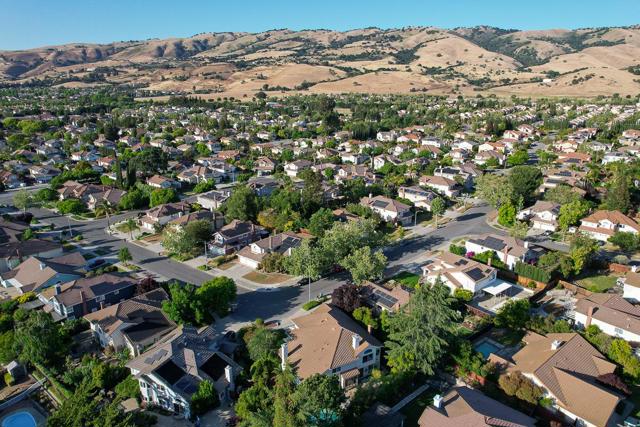 3239 Pinot Blanc Way, San Jose CA: https://media.crmls.org/mediaz/8d949e87-30ff-4910-b0ba-0387691d2dc2.jpg