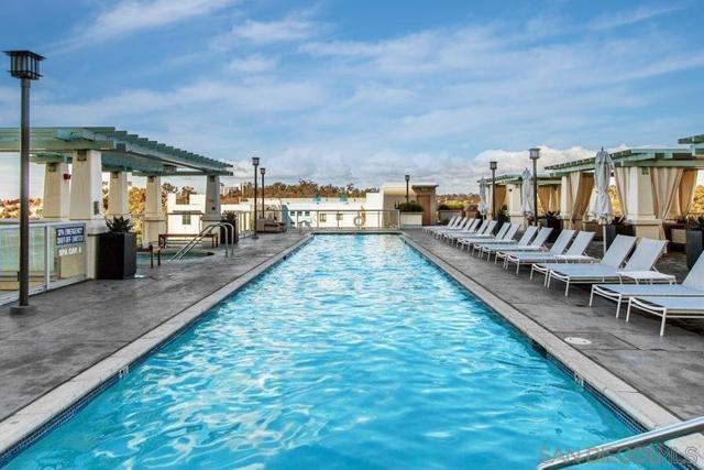 850 Beech St, San Diego CA: https://media.crmls.org/mediaz/8d951e41-dad2-47f3-8e7b-f21891f79aa6.jpg