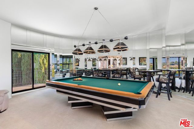 16894 Encino Hills Drive, Encino CA: https://media.crmls.org/mediaz/8d953549-e0a2-4afd-8ed3-c3c52ba1fde2.jpg