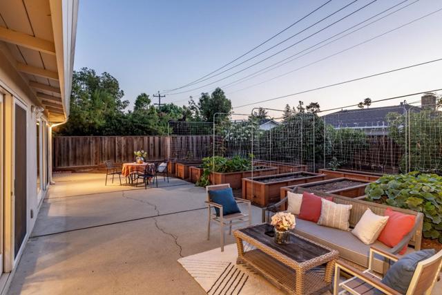 12457 BROOKGLEN Drive, Saratoga CA: https://media.crmls.org/mediaz/8d954d3d-4fa3-49eb-a903-c0fdafe491c5.jpg
