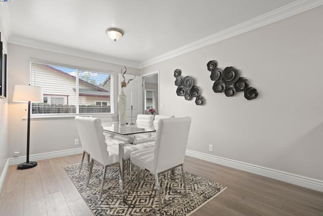 501 Amherst Ct, San Ramon CA: https://media.crmls.org/mediaz/8d959138-c7bb-4fba-8878-aaa3c39bb66e.jpg