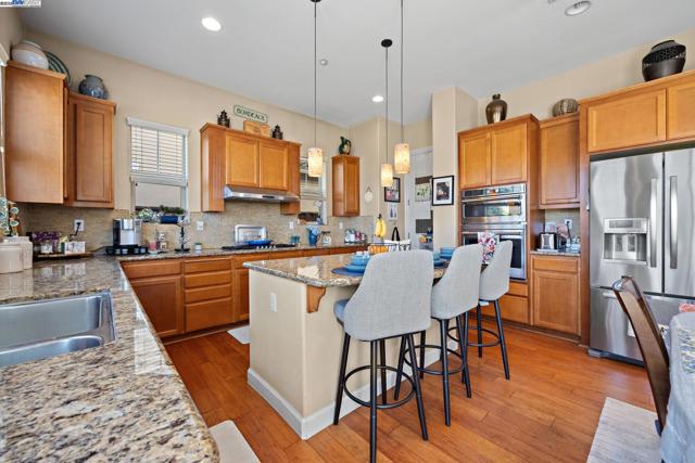 9779 Reimers Way, Dublin CA: https://media.crmls.org/mediaz/8d95aa34-1e67-42b0-ac68-c496fb02a8ff.jpg