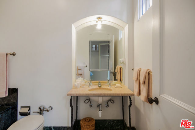405 Toro Canyon Road, Carpinteria CA: https://media.crmls.org/mediaz/8d95c02d-20a2-434e-beb6-9c6baa6fc577.jpg