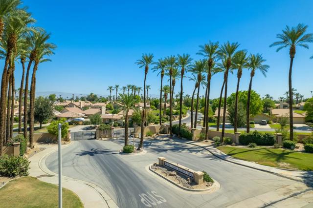17 Margarita Road, Palm Desert CA: https://media.crmls.org/mediaz/8d96959a-c134-4db1-a934-f38dca2bc1e2.jpg