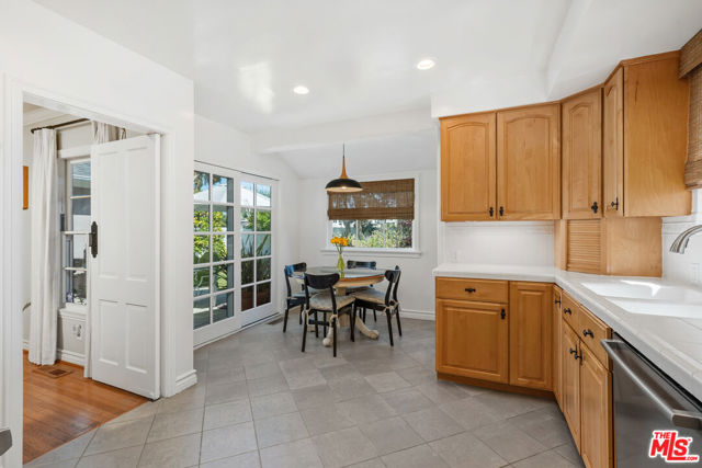 10574 Holman Avenue, Los Angeles CA: https://media.crmls.org/mediaz/8d96a85f-3512-44f7-a3b9-6bfd560f44fd.jpg