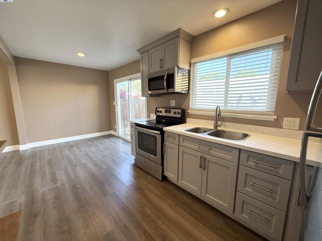 989 Palm Cir, Tracy CA: https://media.crmls.org/mediaz/8d96afb2-3851-412c-8823-442fb5d7b11b.jpg