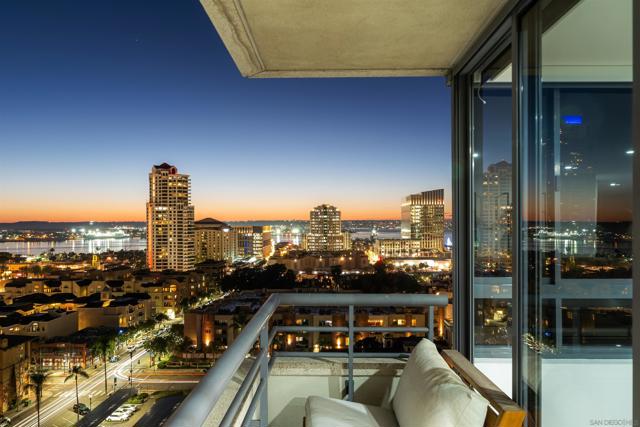 700 Front St, San Diego CA: https://media.crmls.org/mediaz/8d96d8b9-126f-46a5-9eaf-1a11d0f298c6.jpg