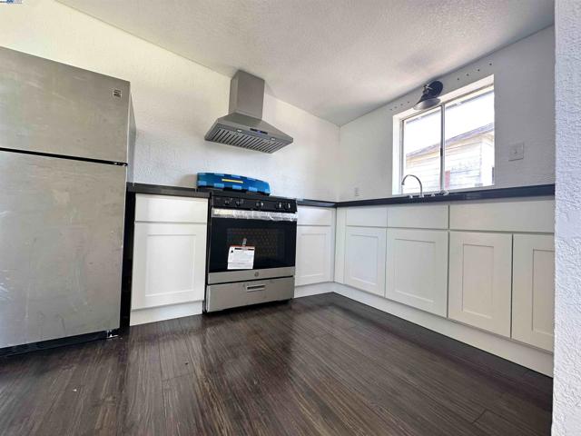 2140 W Avenue 134Th, San Leandro CA: https://media.crmls.org/mediaz/8d96d9dd-0431-4d10-9527-e8ad64663037.jpg