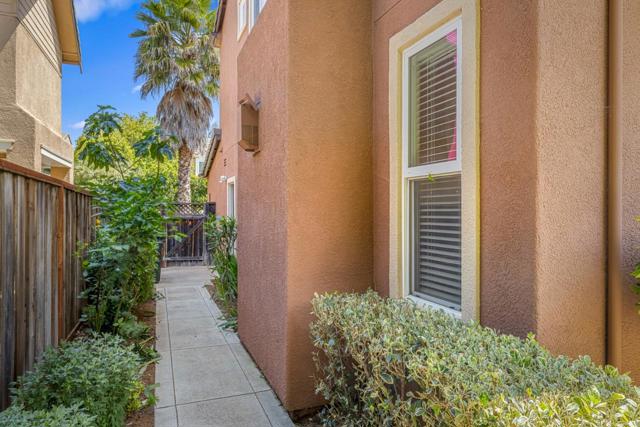 5871 Masoni Place, Gilroy CA: https://media.crmls.org/mediaz/8d973b97-3df5-41ec-af78-22b2a10480bd.jpg