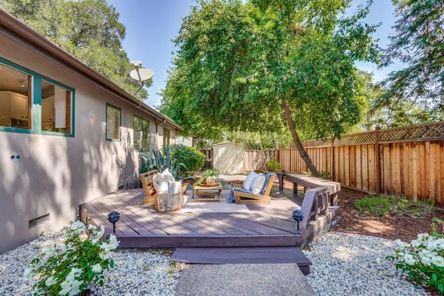 1625 Hazelaar Way, Los Altos CA: https://media.crmls.org/mediaz/8d9771c8-9bf5-4520-b74e-6d9eea985ddc.jpg