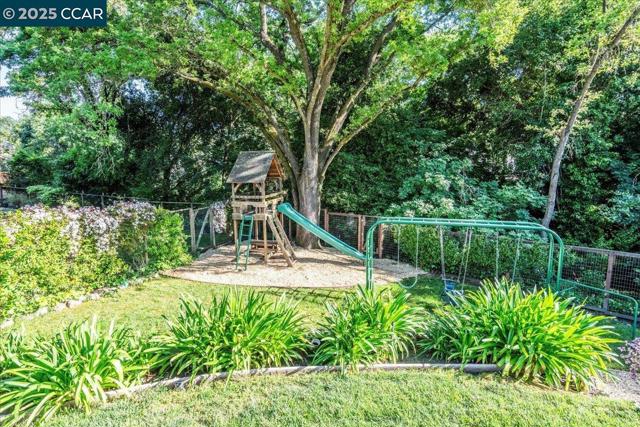 1291 Clover Ln, Walnut Creek CA: https://media.crmls.org/mediaz/8d97ca1e-b5f0-4fdf-b3e6-74661aa21e5b.jpg