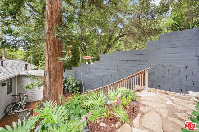 19817 Montau Drive, Topanga CA: https://media.crmls.org/mediaz/8d982750-08d1-4b83-9dbc-6de212bd4ec1.jpg