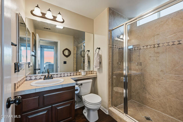 Image 46 of 51 For 490 Peter Place