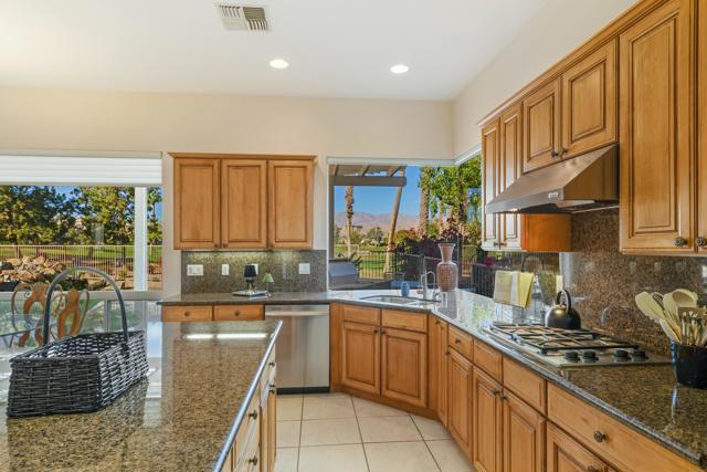 78770 Sunrise Mountain View, Palm Desert CA: https://media.crmls.org/mediaz/8d991ef0-824c-48fe-bd7d-766c05aeb226.jpg