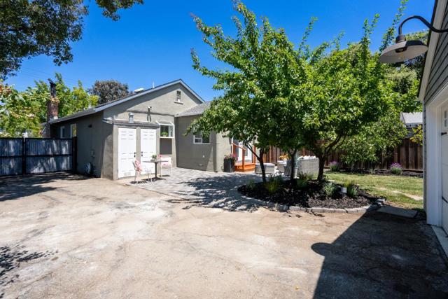2653 Brewster Avenue, Redwood City CA: https://media.crmls.org/mediaz/8d9a1712-8cd7-4979-8ffb-6f892a09ac9e.jpg