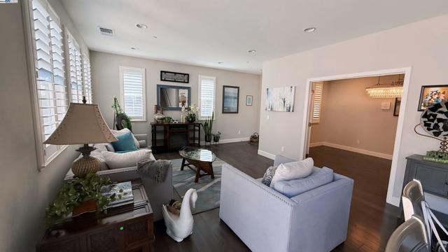 131 Lusitano Way, Gilroy CA: https://media.crmls.org/mediaz/8d9a4d9d-fcf7-4149-84dc-916e23a51bf8.jpg