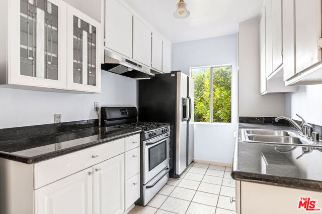 5055 Coldwater Canyon Avenue, Sherman Oaks CA: https://media.crmls.org/mediaz/8d9ade55-b0ac-434e-a6cf-398264430ced.jpg