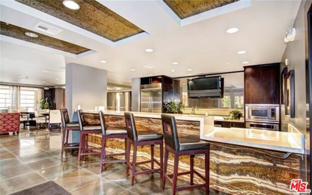 21301 ERWIN Street, Woodland Hills CA: https://media.crmls.org/mediaz/8d9c2223-3ce0-4724-ae13-2496d605b637.jpg