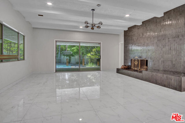 11410 Canton Drive, Studio City CA: https://media.crmls.org/mediaz/8d9cacf5-6d48-4266-a181-b74204c389e4.jpg