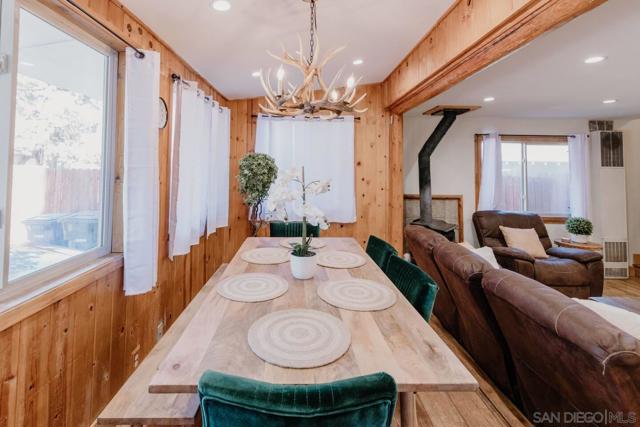 1027 W Country Club Blvd, Big Bear CA: https://media.crmls.org/mediaz/8d9cc5ff-4915-4637-b9ae-27216e7c84ab.jpg