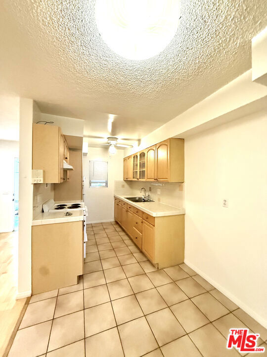 1434 Princeton St, Santa Monica CA: https://media.crmls.org/mediaz/8d9d6e90-b5b9-46c8-a1f6-3b21e4468417.jpg