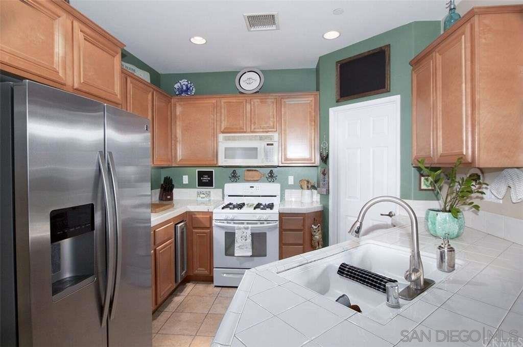 https://media.crmls.org/mediaz/8d9eaff5-def7-4198-95e1-b48c6a267f34.jpg?preset=X-Large
