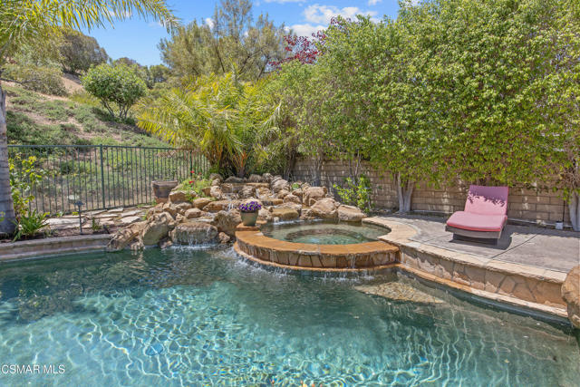 3269 Morning Ridge Avenue, Thousand Oaks CA: https://media.crmls.org/mediaz/8d9f086d-13e4-4198-a52f-fce2305398b0.jpg