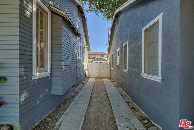 512 East Tujunga Avenue photo 28