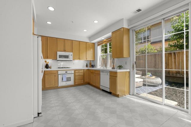 87 Chester Circle, Los Altos CA: https://media.crmls.org/mediaz/8d9f37aa-245f-4e8e-81f4-a62a35c5333b.jpg
