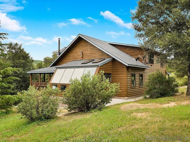 1068 W Incense Cedar Road, Julian CA: https://media.crmls.org/mediaz/8d9f4ef9-c689-421b-8513-f75d84cb41fe.jpg