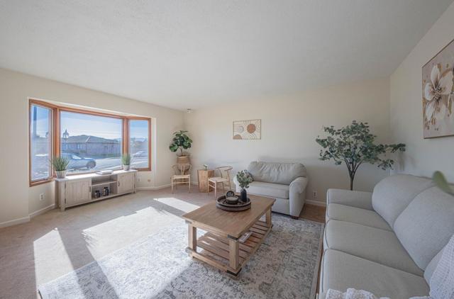 1527 Atherton Way, Salinas CA: https://media.crmls.org/mediaz/8d9f7ed7-fdc2-4c08-a14c-df3ee9329548.jpg