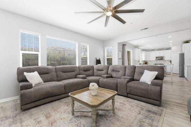 Detail Gallery Image 15 of 64 For 3031 Finley Pl, Escondido,  CA 92027 - 4 Beds | 3 Baths