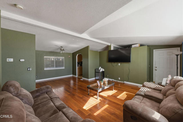 Detail Gallery Image 6 of 29 For 2400 E Pleasant Valley Rd #108,  Oxnard,  CA 93033 - 3 Beds | 2 Baths