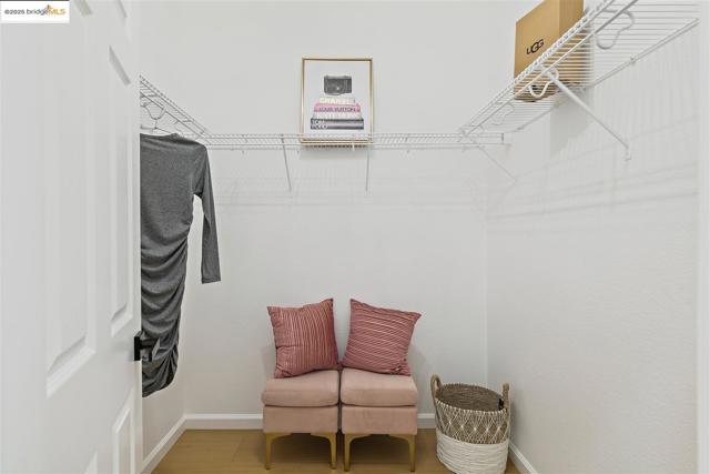 4153 Clarinbridge Cir, Dublin CA: https://media.crmls.org/mediaz/8d9ff1df-dbb2-44bc-83c1-66a33dedf7e6.jpg