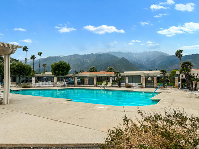 1351 Sunflower S S Circle, Palm Springs CA: https://media.crmls.org/mediaz/8da09151-ea0a-44a1-ba77-3ab78a6fb27a.jpg