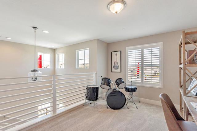 1153 Coyote Peak Way, Hollister CA: https://media.crmls.org/mediaz/8da0b4c3-b7e0-4db0-b886-f066cfb7e677.jpg
