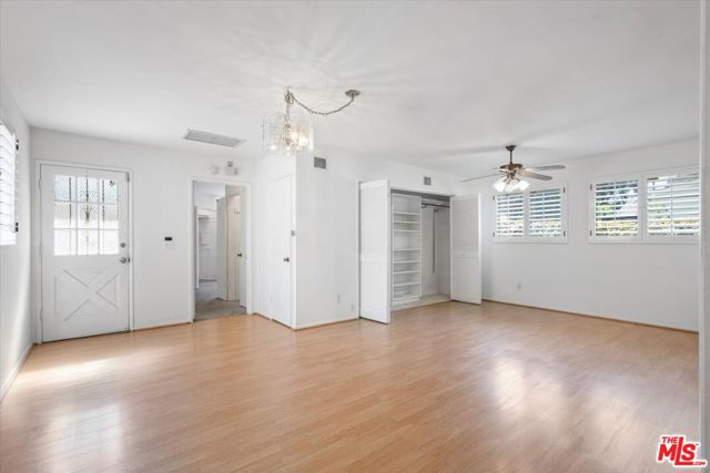 4210 Alcove Avenue, Studio City CA: https://media.crmls.org/mediaz/8da132e6-3ea8-495f-8eea-c8760b65e6eb.jpg