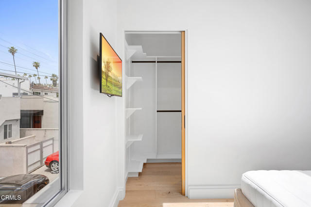 1932 1/4 Hillhurst Avenue, Los Angeles CA: https://media.crmls.org/mediaz/8da135ca-cddc-4819-a435-6dec55bbd445.jpg