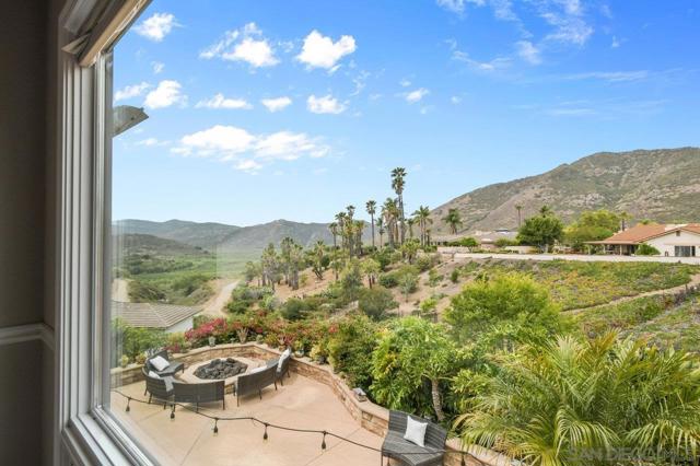 3609 Monte Real, Escondido CA: https://media.crmls.org/mediaz/8da180a3-79ea-477d-a60d-64073af2c0ae.jpg