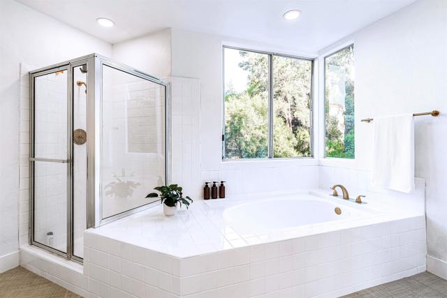 4943 Marin Dr, Oceanside CA: https://media.crmls.org/mediaz/8da1af34-123a-40ad-9964-a9d8dc9fe297.jpg