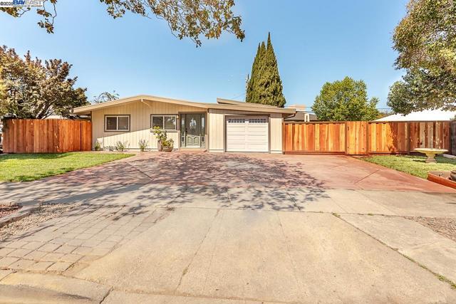 Image 1 of 55 For 697 Lakewood Dr