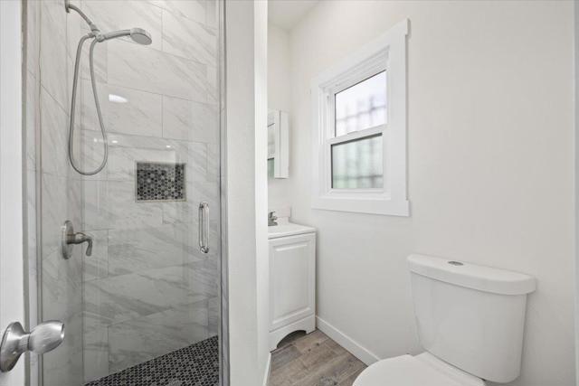 8850 Dowling Street, Oakland CA: https://media.crmls.org/mediaz/8da30e8c-7e5c-46d8-a4b5-350dc143f70d.jpg