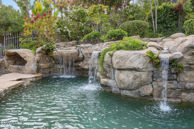 6972 Grasswood Avenue, Malibu CA: https://media.crmls.org/mediaz/8da31d32-abde-46cd-acb1-b9f9f2c5e287.jpg