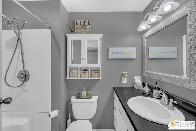 7 Lincoln, Cathedral City CA: https://media.crmls.org/mediaz/8da36e70-bd53-4906-9e09-8a4af52d5cfe.jpg