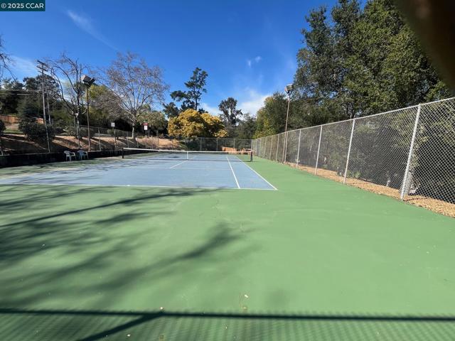 1800 Cannon Dr, Walnut Creek CA: https://media.crmls.org/mediaz/8da3f97f-8867-46df-824a-c8faf1352161.jpg